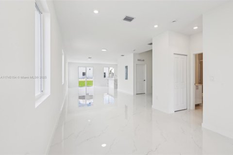 Adosado en venta en Miami, Florida, 5 dormitorios, 233.93 m2 № 1705799 - foto 3
