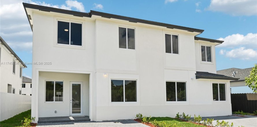 Adosado en Miami, Florida 5 dormitorios, 233.93 m2 № 1705799