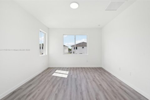 Adosado en venta en Miami, Florida, 5 dormitorios, 233.93 m2 № 1705799 - foto 30