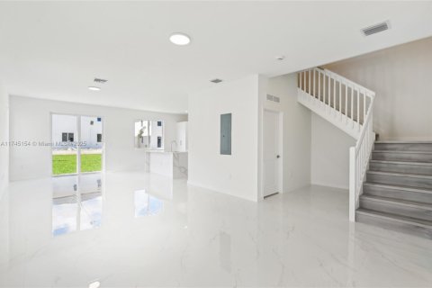Adosado en venta en Miami, Florida, 5 dormitorios, 233.93 m2 № 1705799 - foto 4