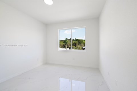 Adosado en venta en Miami, Florida, 5 dormitorios, 233.93 m2 № 1705799 - foto 17