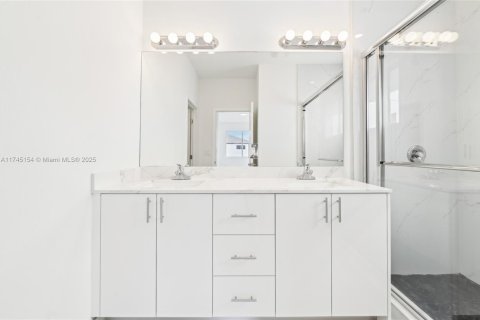 Adosado en venta en Miami, Florida, 5 dormitorios, 233.93 m2 № 1705799 - foto 27
