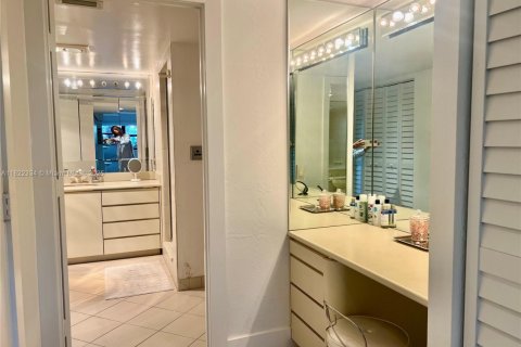 Condo in Lauderdale-by-the-Sea, Florida, 2 bedrooms  № 1961073 - photo 20