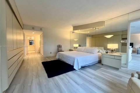 Condo in Lauderdale-by-the-Sea, Florida, 2 bedrooms  № 1961073 - photo 18