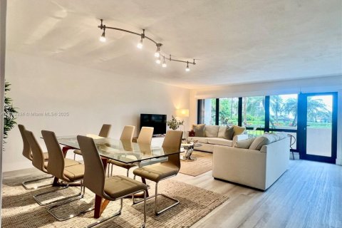 Condo in Lauderdale-by-the-Sea, Florida, 2 bedrooms  № 1961073 - photo 10