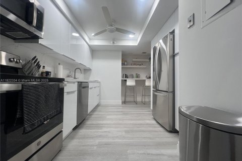 Condo in Lauderdale-by-the-Sea, Florida, 2 bedrooms  № 1961073 - photo 3