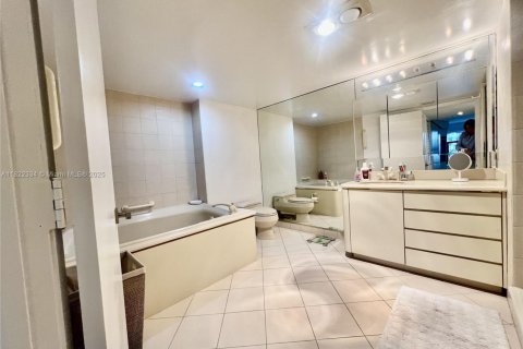 Condo in Lauderdale-by-the-Sea, Florida, 2 bedrooms  № 1961073 - photo 22