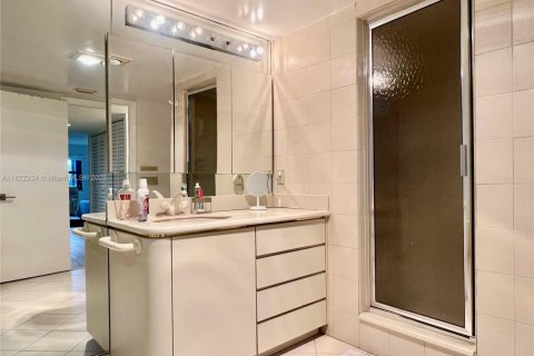 Condo in Lauderdale-by-the-Sea, Florida, 2 bedrooms  № 1961073 - photo 23