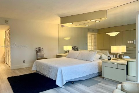 Condo in Lauderdale-by-the-Sea, Florida, 2 bedrooms  № 1961073 - photo 19