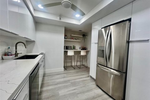 Condo in Lauderdale-by-the-Sea, Florida, 2 bedrooms  № 1961073 - photo 5