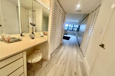 Condo in Lauderdale-by-the-Sea, Florida, 2 bedrooms  № 1961073 - photo 21