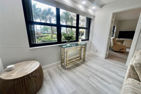 Condo in Lauderdale-by-the-Sea, Florida, 2 bedrooms  № 1961073 - photo 16