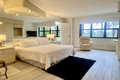 Condo in Lauderdale-by-the-Sea, Florida, 2 bedrooms  № 1961073 - photo 26