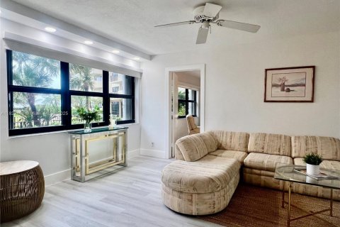 Condo in Lauderdale-by-the-Sea, Florida, 2 bedrooms  № 1961073 - photo 14