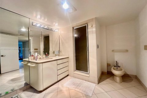 Condo in Lauderdale-by-the-Sea, Florida, 2 bedrooms  № 1961073 - photo 24