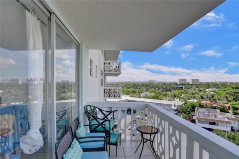 Condominio en North Miami, Florida, 1 dormitorio  № 2085031