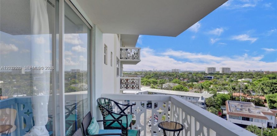 Condominio en North Miami, Florida, 1 dormitorio  № 2085031