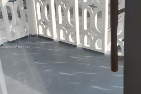 Condominio en alquiler en North Miami, Florida, 1 dormitorio, 72.28 m2 № 2085031 - foto 3