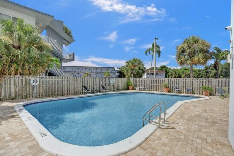 Condominio en alquiler en North Miami, Florida, 1 dormitorio, 72.28 m2 № 2085031 - foto 15