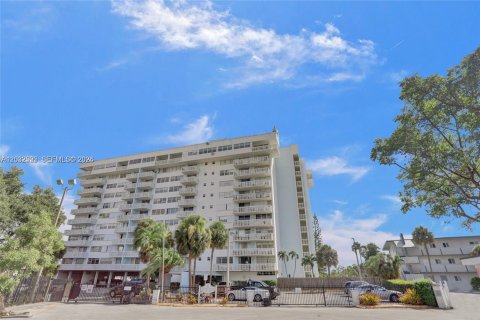 Condominio en alquiler en North Miami, Florida, 1 dormitorio, 72.28 m2 № 2085031 - foto 18