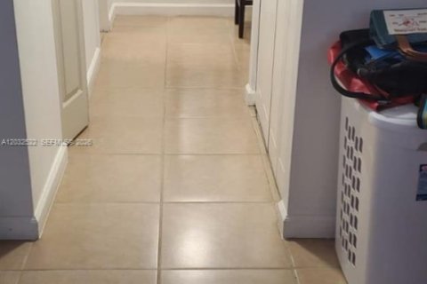Condominio en alquiler en North Miami, Florida, 1 dormitorio, 72.28 m2 № 2085031 - foto 7