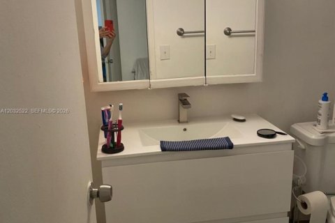 Condominio en alquiler en North Miami, Florida, 1 dormitorio, 72.28 m2 № 2085031 - foto 21