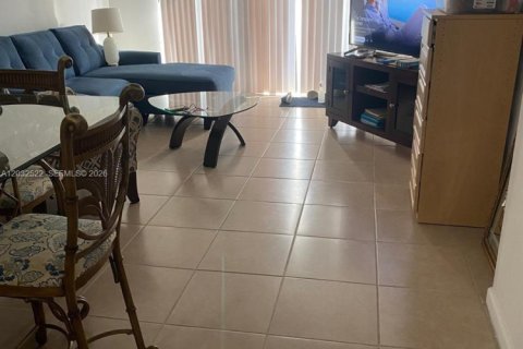 Condominio en alquiler en North Miami, Florida, 1 dormitorio, 72.28 m2 № 2085031 - foto 20