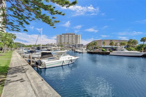 Condominio en alquiler en North Miami, Florida, 1 dormitorio, 72.28 m2 № 2085031 - foto 14