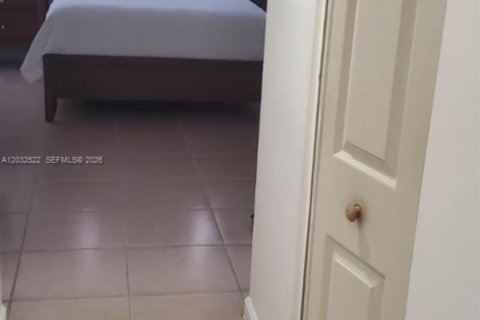 Condominio en alquiler en North Miami, Florida, 1 dormitorio, 72.28 m2 № 2085031 - foto 8