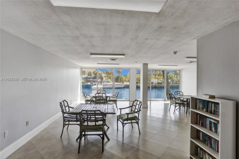 Condominio en alquiler en North Miami, Florida, 1 dormitorio, 72.28 m2 № 2085031 - foto 4