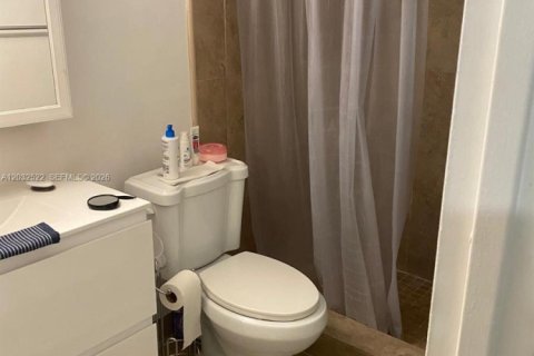 Condominio en alquiler en North Miami, Florida, 1 dormitorio, 72.28 m2 № 2085031 - foto 22