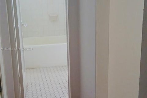 Снять в аренду виллу или дом в Холливуд, Флорида 2 спальни, 88.07м2, № 1991586 - фото 5