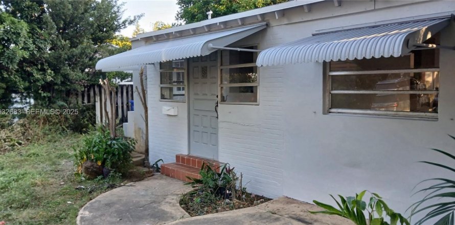 Дом в Холливуд, Флорида 2 спальни, 88.07м2 № 1991586