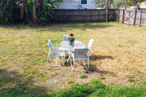 Снять в аренду виллу или дом в Холливуд, Флорида 2 спальни, 88.07м2, № 1991586 - фото 2