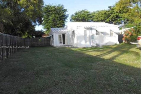 Снять в аренду виллу или дом в Холливуд, Флорида 2 спальни, 88.07м2, № 1991586 - фото 3