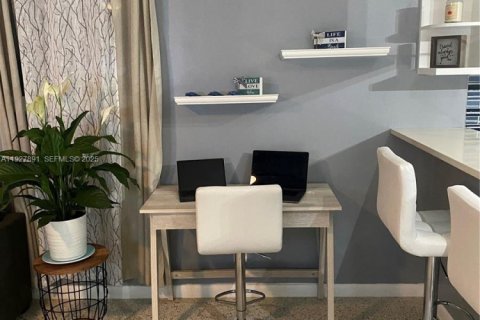 Купить виллу или дом в Холливуд, Флорида 3 спальни, № 1988710 - фото 11