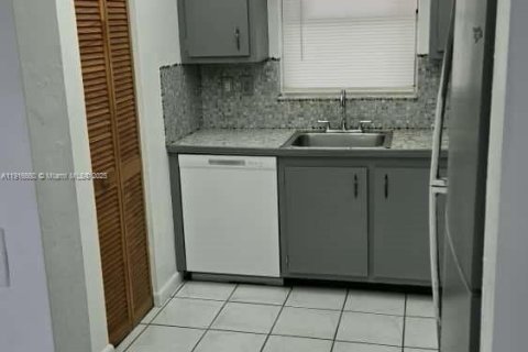 Снять в аренду кондоминиум в Майами, Флорида 2 спальни, 83.24м2, № 1971975 - фото 18