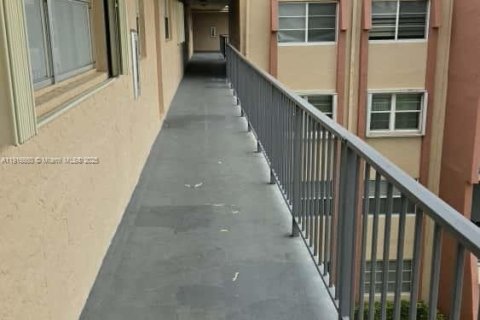 Снять в аренду кондоминиум в Майами, Флорида 2 спальни, 83.24м2, № 1971975 - фото 4