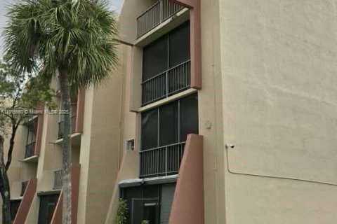 Снять в аренду кондоминиум в Майами, Флорида 2 спальни, 83.24м2, № 1971975 - фото 3