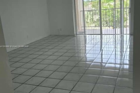 Снять в аренду кондоминиум в Майами, Флорида 2 спальни, 83.24м2, № 1971975 - фото 20