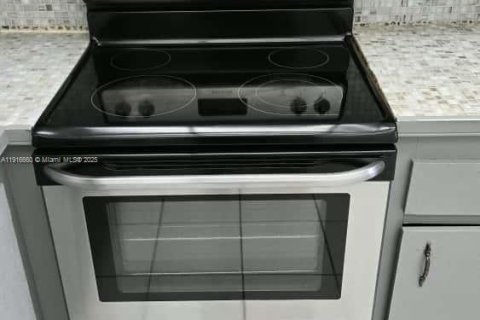 Снять в аренду кондоминиум в Майами, Флорида 2 спальни, 83.24м2, № 1971975 - фото 28