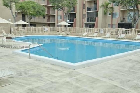 Снять в аренду кондоминиум в Майами, Флорида 2 спальни, 83.24м2, № 1971975 - фото 12