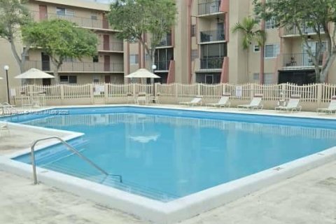 Снять в аренду кондоминиум в Майами, Флорида 2 спальни, 83.24м2, № 1971975 - фото 11