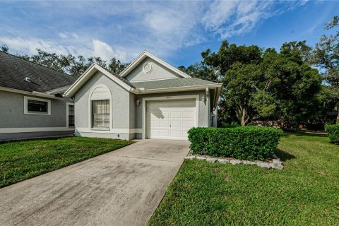 House in New Port Richey, Florida 2 bedrooms, 124.77 sq.m. № 2299660