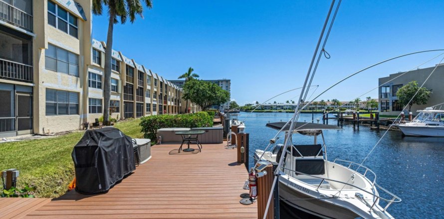 Condo in Pompano Beach, Florida, 2 bedrooms № 1121041