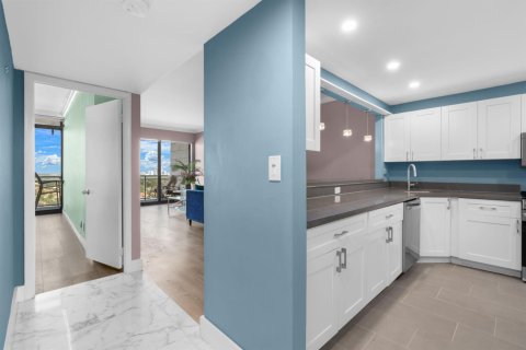 Купить кондоминиум в Холливуд, Флорида 3 комнаты, 77.29м2, № 2244506 - фото 2