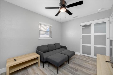 House in Saint Pete Beach, Florida 2 bedrooms, 110.46 sq.m. № 2232788 - photo 16
