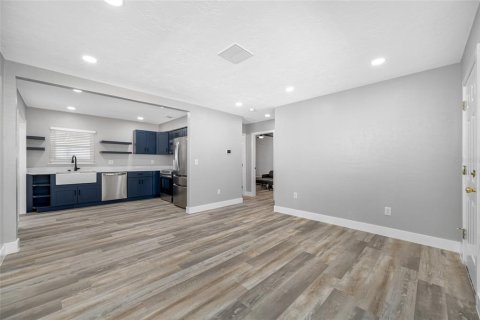 House in Saint Pete Beach, Florida 2 bedrooms, 110.46 sq.m. № 2232788 - photo 4