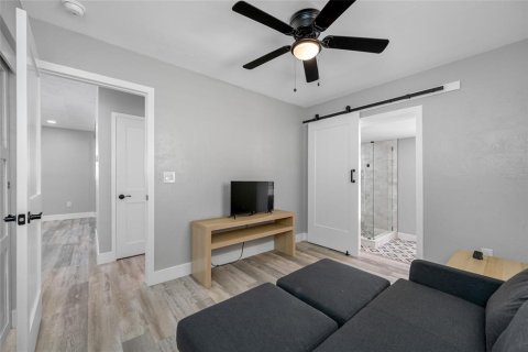 House in Saint Pete Beach, Florida 2 bedrooms, 110.46 sq.m. № 2232788 - photo 15