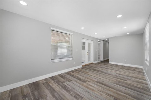 House in Saint Pete Beach, Florida 2 bedrooms, 110.46 sq.m. № 2232788 - photo 14